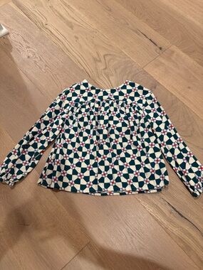 Hanna Andersson Long Sleeve Geometric Print Top in Navy, Cream & Red